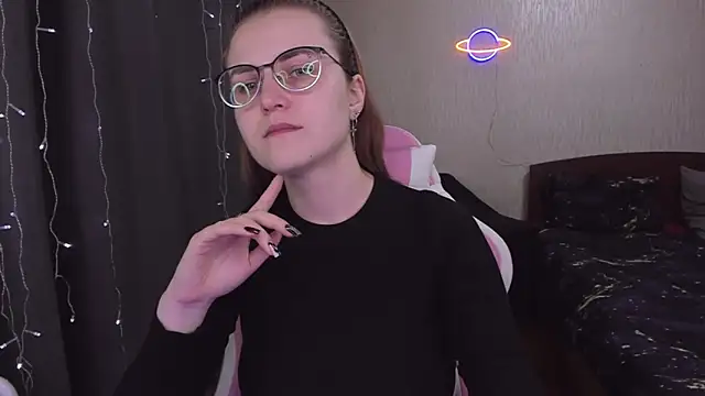 Snapshot of MissBrightShine chatting on 6, 3, 2025 MissBrightShine online show from 6, 3, 2025