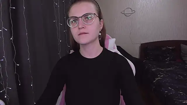 Snapshot of MissBrightShine chatting on 6, 3, 2025 MissBrightShine online show from 6, 3, 2025