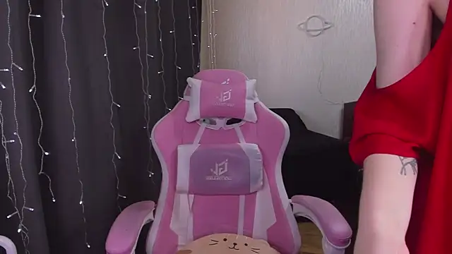 Snapshot of MissBrightShine chatting on 7, 3, 2025 MissBrightShine online show from 7, 3, 2025