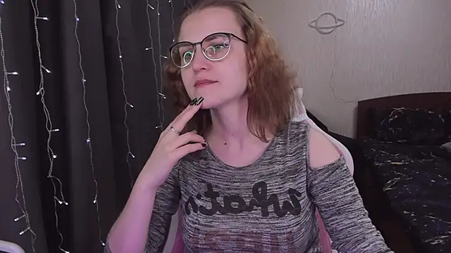 Snapshot of MissBrightShine chatting on 12, 3, 2025 MissBrightShine online show from 12, 3, 2025