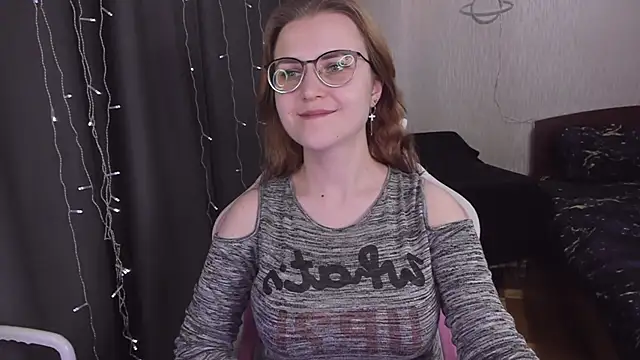 Snapshot of MissBrightShine chatting on 21, 3, 2025 MissBrightShine online show from 21, 3, 2025