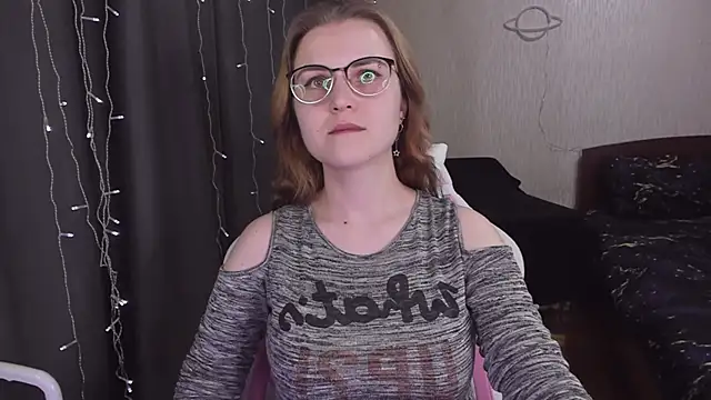 Snapshot of MissBrightShine chatting on 21, 3, 2025 MissBrightShine online show from 21, 3, 2025