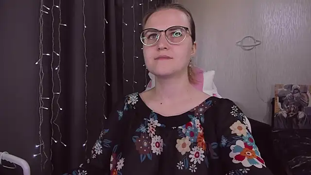 Snapshot of MissBrightShine chatting on 11, 9, 2025 MissBrightShine online show from 11, 9, 2025