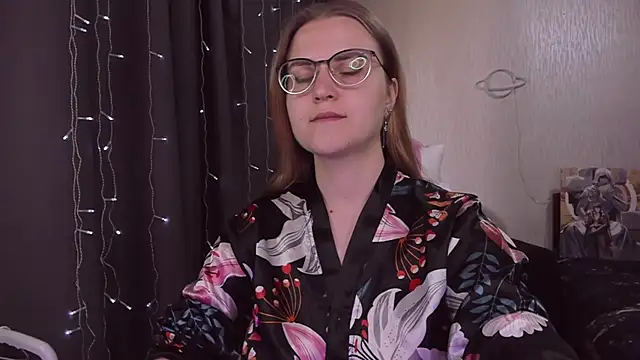 Snapshot of MissBrightShine chatting on 12, 9, 2025 MissBrightShine online show from 12, 9, 2025