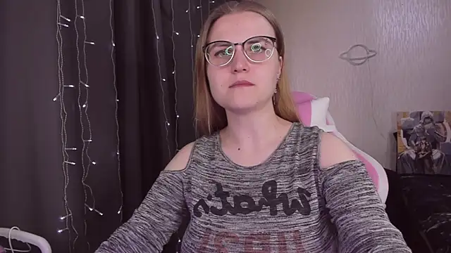 Snapshot of MissBrightShine chatting on 16, 9, 2025 MissBrightShine online show from 16, 9, 2025