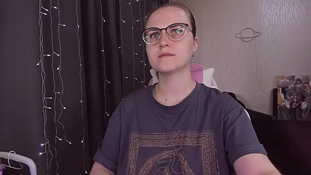 Snapshot of MissBrightShine chatting on 17, 9, 2025 MissBrightShine online show from 17, 9, 2025