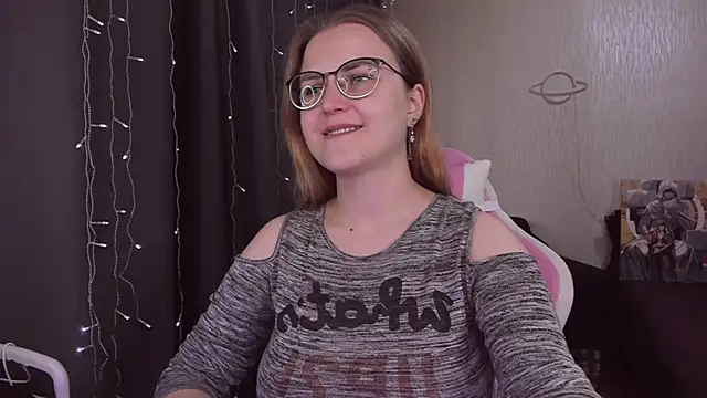 Snapshot of MissBrightShine chatting on 19, 9, 2025 MissBrightShine online show from 19, 9, 2025