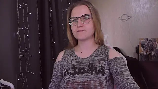 Snapshot of MissBrightShine chatting on 23, 9, 2025 MissBrightShine online show from 23, 9, 2025