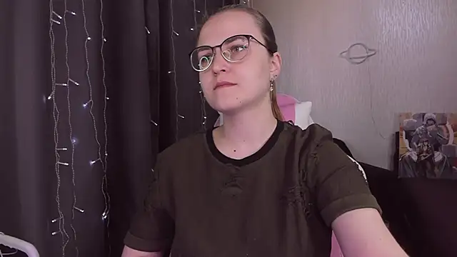 Snapshot of MissBrightShine chatting on 25, 9, 2025 MissBrightShine online show from 25, 9, 2025