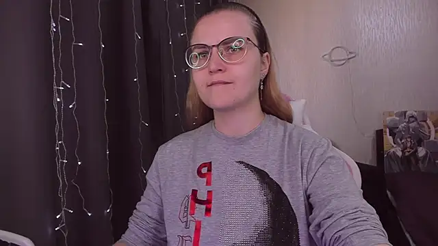 Snapshot of MissBrightShine chatting on 2, 10, 2025 MissBrightShine online show from 2, 10, 2025