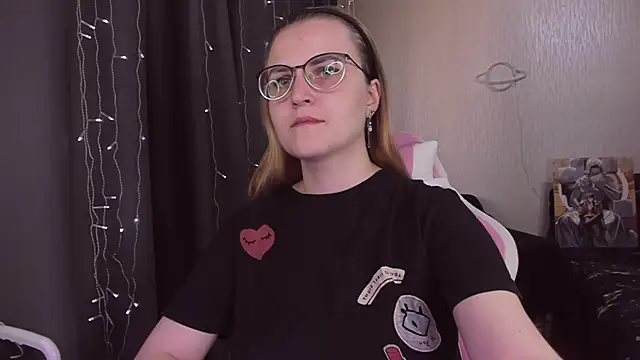 Snapshot of MissBrightShine chatting on 7, 10, 2025 MissBrightShine online show from 7, 10, 2025