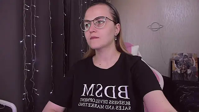 Snapshot of MissBrightShine chatting on 8, 10, 2025 MissBrightShine online show from 8, 10, 2025