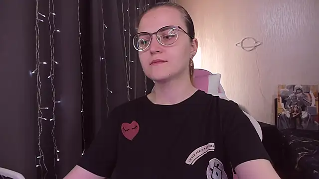 Snapshot of MissBrightShine chatting on 9, 10, 2025 MissBrightShine online show from 9, 10, 2025