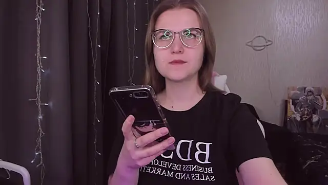 Snapshot of MissBrightShine chatting on 14, 10, 2025 MissBrightShine online show from 14, 10, 2025