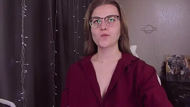 Snapshot of MissBrightShine chatting on 16, 10, 2025 MissBrightShine online show from 16, 10, 2025