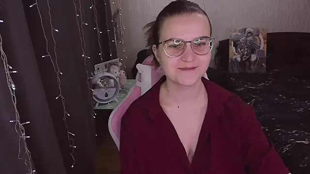 Snapshot of MissBrightShine chatting on 18, 10, 2025 MissBrightShine online show from 18, 10, 2025