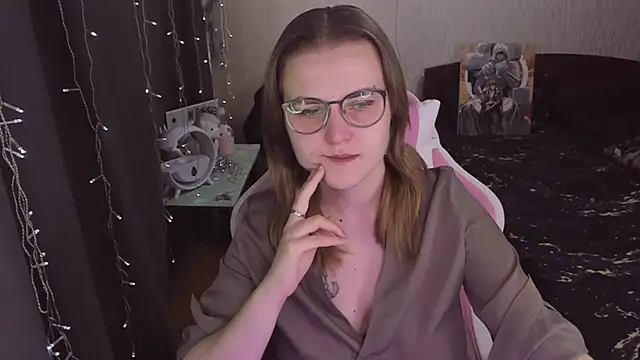 Snapshot of MissBrightShine chatting on 21, 10, 2025 MissBrightShine online show from 21, 10, 2025