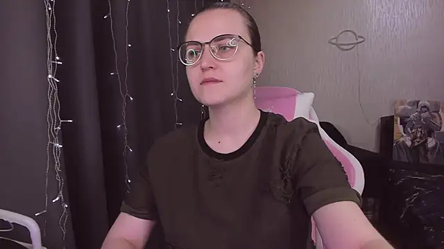 Snapshot of MissBrightShine chatting on 22, 10, 2025 MissBrightShine online show from 22, 10, 2025