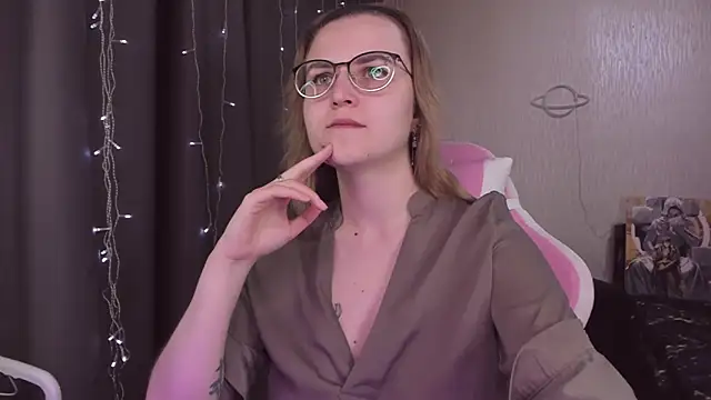 Snapshot of MissBrightShine chatting on 23, 10, 2025 MissBrightShine online show from 23, 10, 2025