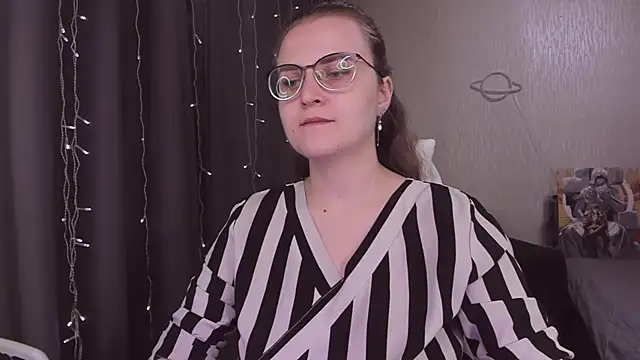 Snapshot of MissBrightShine chatting on 1, 11, 2025 MissBrightShine online show from 1, 11, 2025