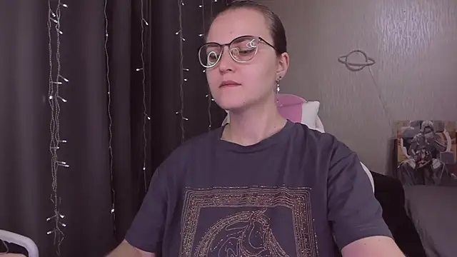 Snapshot of MissBrightShine chatting on 7, 11, 2025 MissBrightShine online show from 7, 11, 2025