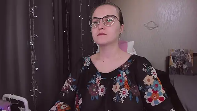 Snapshot of MissBrightShine chatting on 15, 11, 2025 MissBrightShine online show from 15, 11, 2025