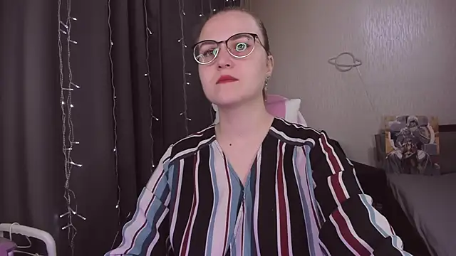 Snapshot of MissBrightShine chatting on 19, 11, 2025 MissBrightShine online show from 19, 11, 2025