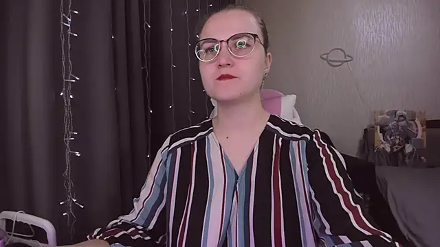 Snapshot of MissBrightShine chatting on 21, 11, 2025 MissBrightShine online show from 21, 11, 2025