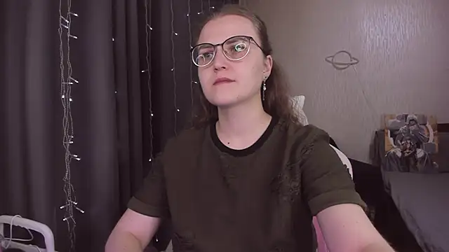 Snapshot of MissBrightShine chatting on 22, 11, 2025 MissBrightShine online show from 22, 11, 2025