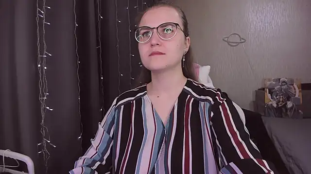 Snapshot of MissBrightShine chatting on 23, 11, 2025 MissBrightShine online show from 23, 11, 2025