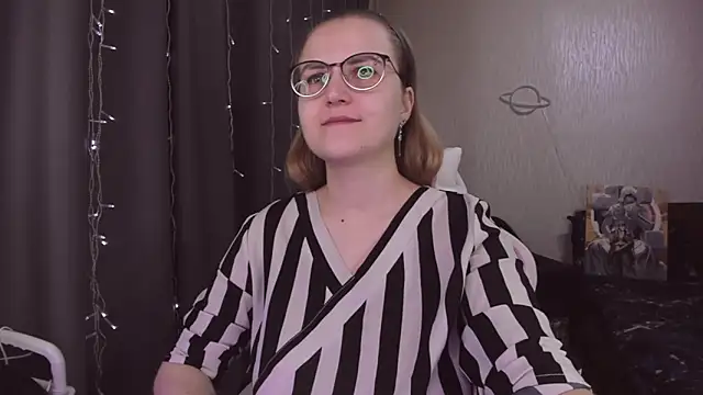 Snapshot of MissBrightShine chatting on 30, 11, 2025 MissBrightShine online show from 30, 11, 2025