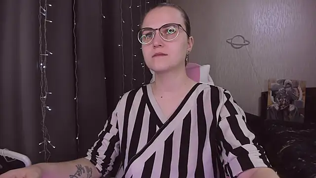 Snapshot of MissBrightShine chatting on 3, 12, 2025 MissBrightShine online show from 3, 12, 2025