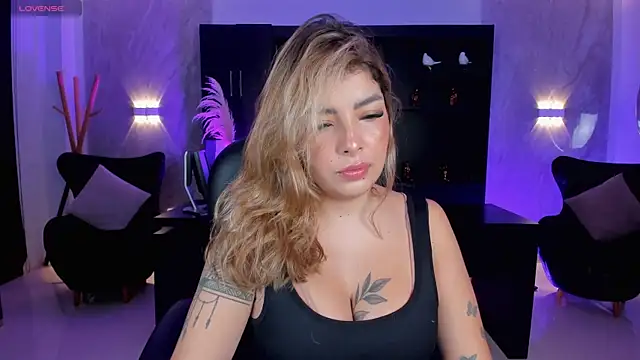 Snapshot of LisaMonroe_ chatting on 23, 2, 2025 LisaMonroe online show from 23, 2, 2025