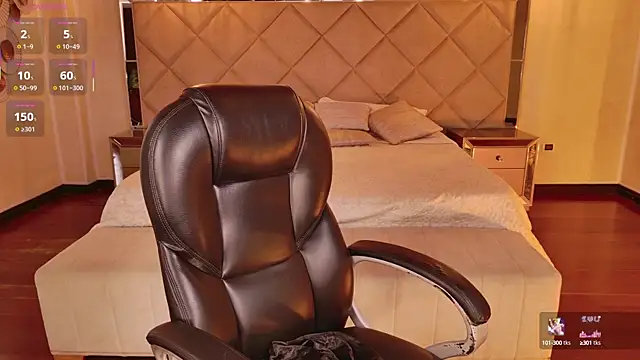 Snapshot of LisaMonroe_ chatting on 9, 9, 2025 LisaMonroe online show from 9, 9, 2025