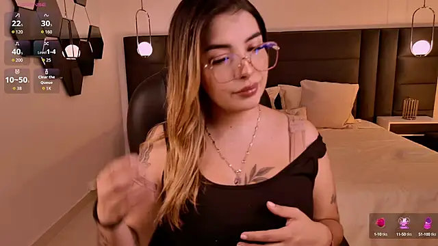 Snapshot of LisaMonroe_ chatting on 1, 10, 2025 LisaMonroe online show from 1, 10, 2025