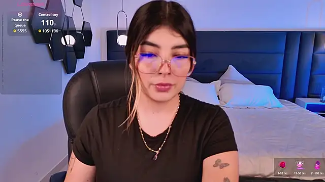 Snapshot of LisaMonroe_ chatting on 25, 10, 2025 LisaMonroe online show from 25, 10, 2025