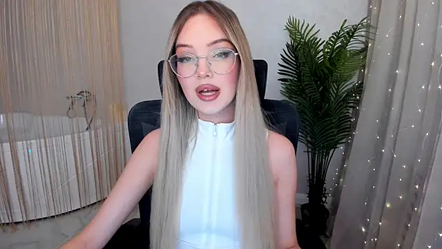 Snapshot of FloweryLove_1 chatting on 22, 1, 2025 FloweryLove 1 online show from 22, 1, 2025