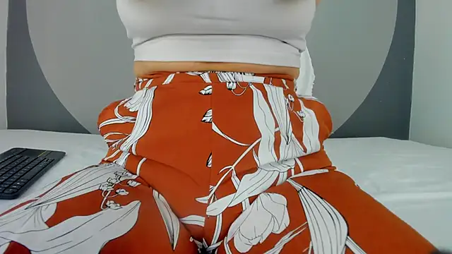 Snapshot of sarita_duque chatting on 2, 12, 2025 sarita duque online show from 2, 12, 2025