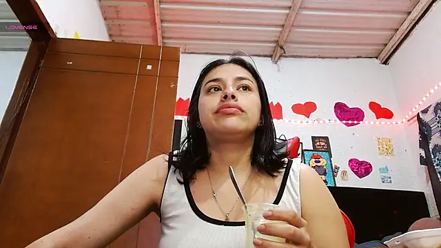 Saray extrovert  online show from 16, 4, 2026