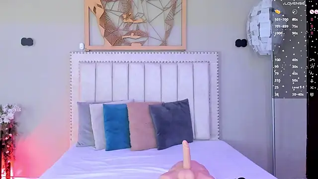 Paula Desousa online show from 6, 4, 2026