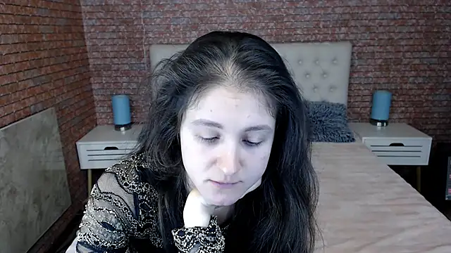 Holliy Cooper online show from 28, 1, 2025