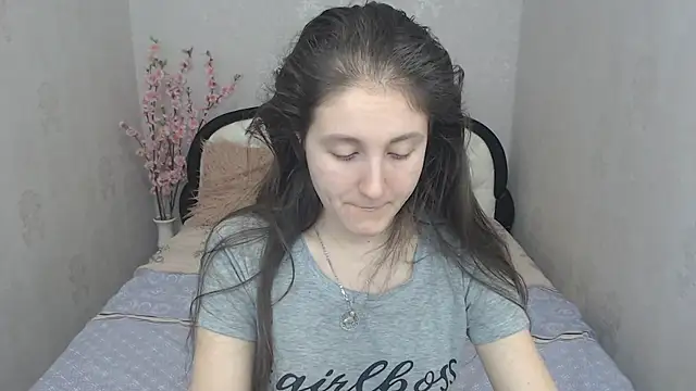 Holliy Cooper online show from 6, 2, 2025