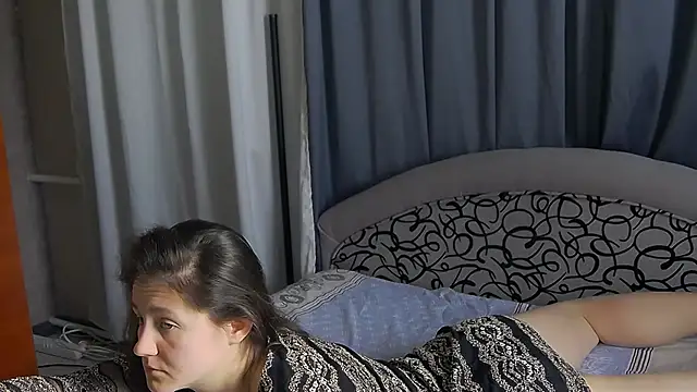 Holliy Cooper online show from 25, 2, 2025