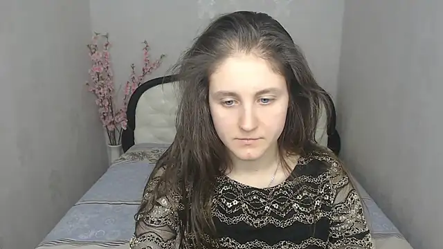 Holliy Cooper online show from 5, 3, 2025