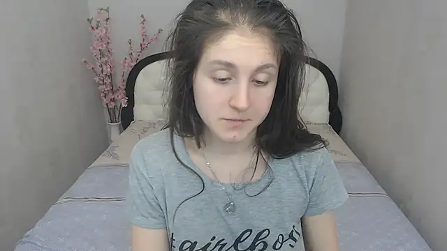 Holliy Cooper online show from 6, 3, 2025