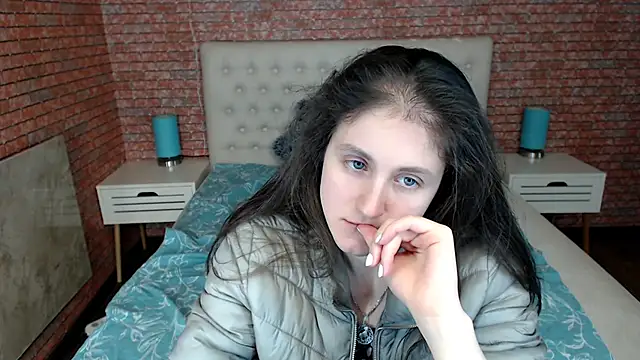 Holliy Cooper online show from 17, 3, 2025