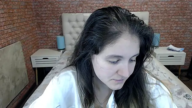 Holliy Cooper online show from 9, 10, 2025