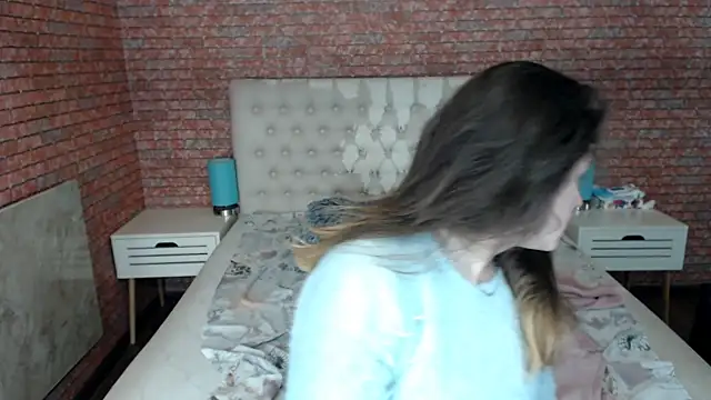 Holliy Cooper online show from 16, 10, 2025