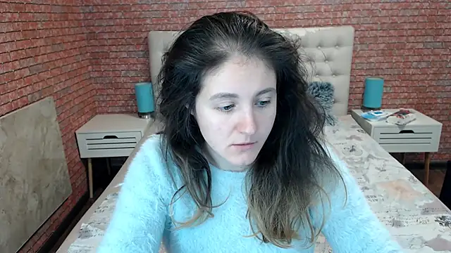 Holliy Cooper online show from 17, 10, 2025