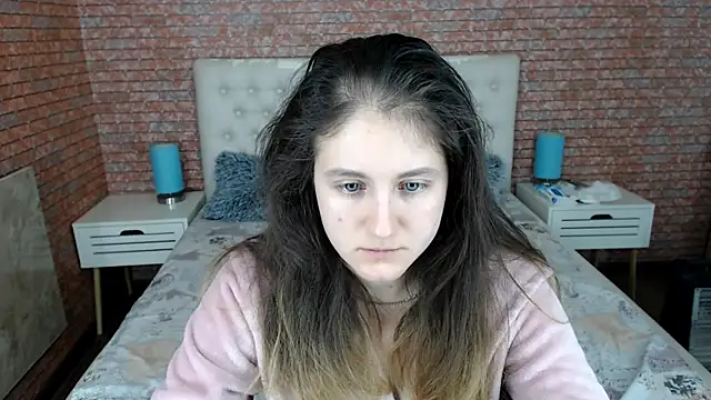 Holliy Cooper online show from 19, 10, 2025